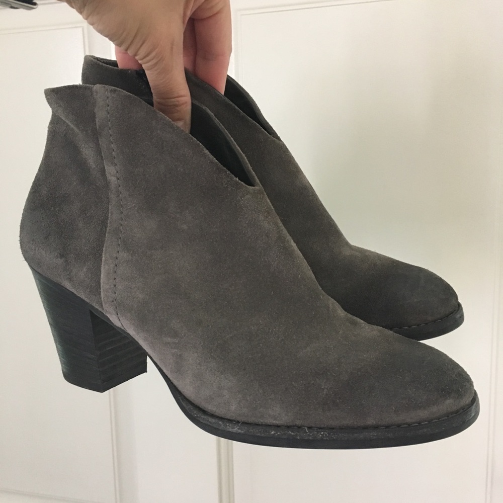 PAUL GREEN Delgado gray suede booties